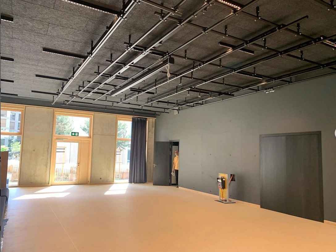 Imagem da mídia: La Tanière (salle polyvalente du Bled)